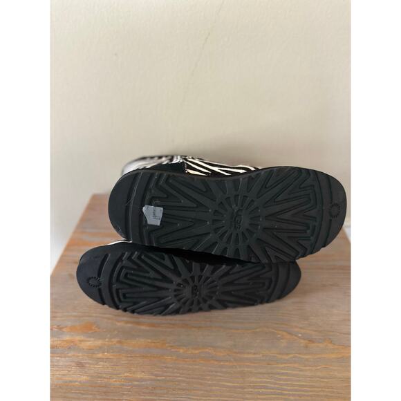 UGG Classic Short Exotic Zebra Genuine Calf Hair Winter Boots Black/Cream Size 7 - Picture 7 of 11